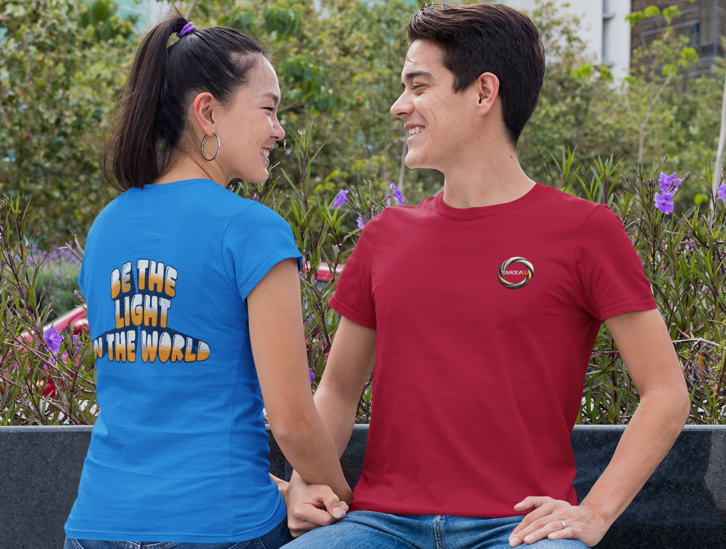 Be The Light in the World - T-Shirt Retro Bubble Graphic